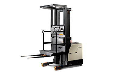 Order Pickers
Capacity: Up to 3,000 lb
Lift Height: Up to 366 in