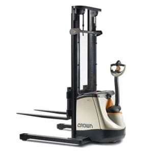 SX 3000 Pedestrian Stacker (Straddle)